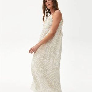 Tan and white Michael Stars maxi in XS. Beautiful on and easy to wear and style